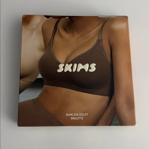 SKIMS Seamless Sculpt Bralette - Picture 2 of 8